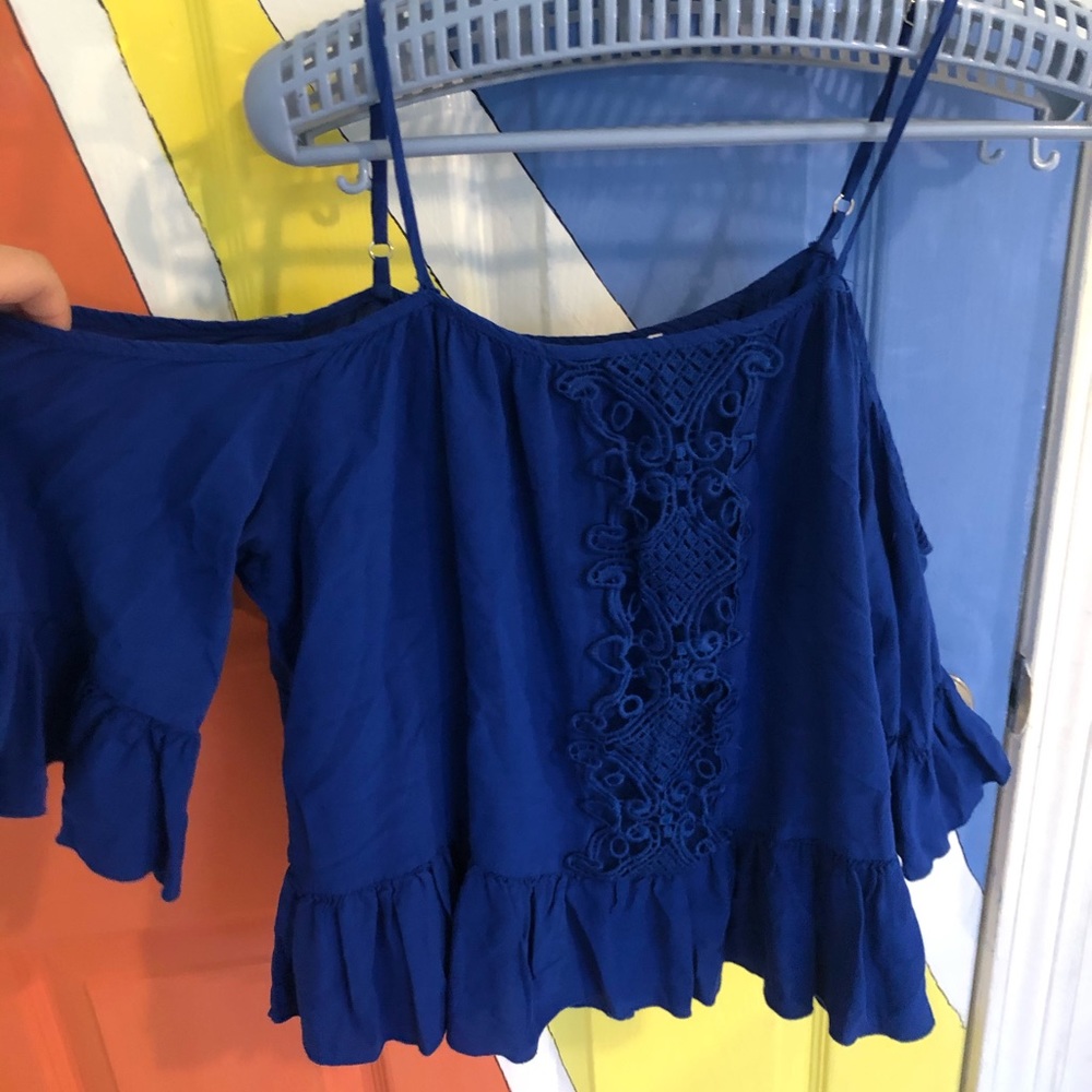 Cold shoulder top